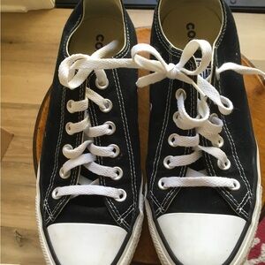 Women’s Converse All Star Black and White Sneakers Size 8